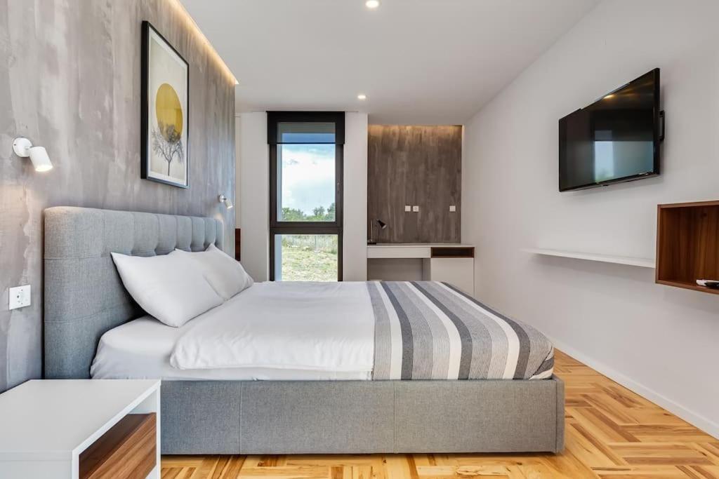 Villa T, Spacious With Heated Pool, Hot Tub & Sauna Rastevic Exterior foto