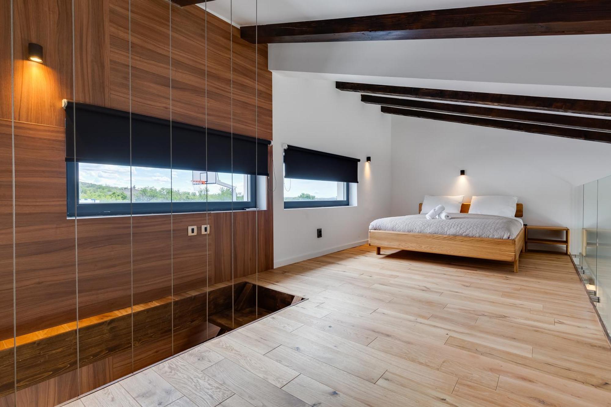 Villa T, Spacious With Heated Pool, Hot Tub & Sauna Rastevic Exterior foto